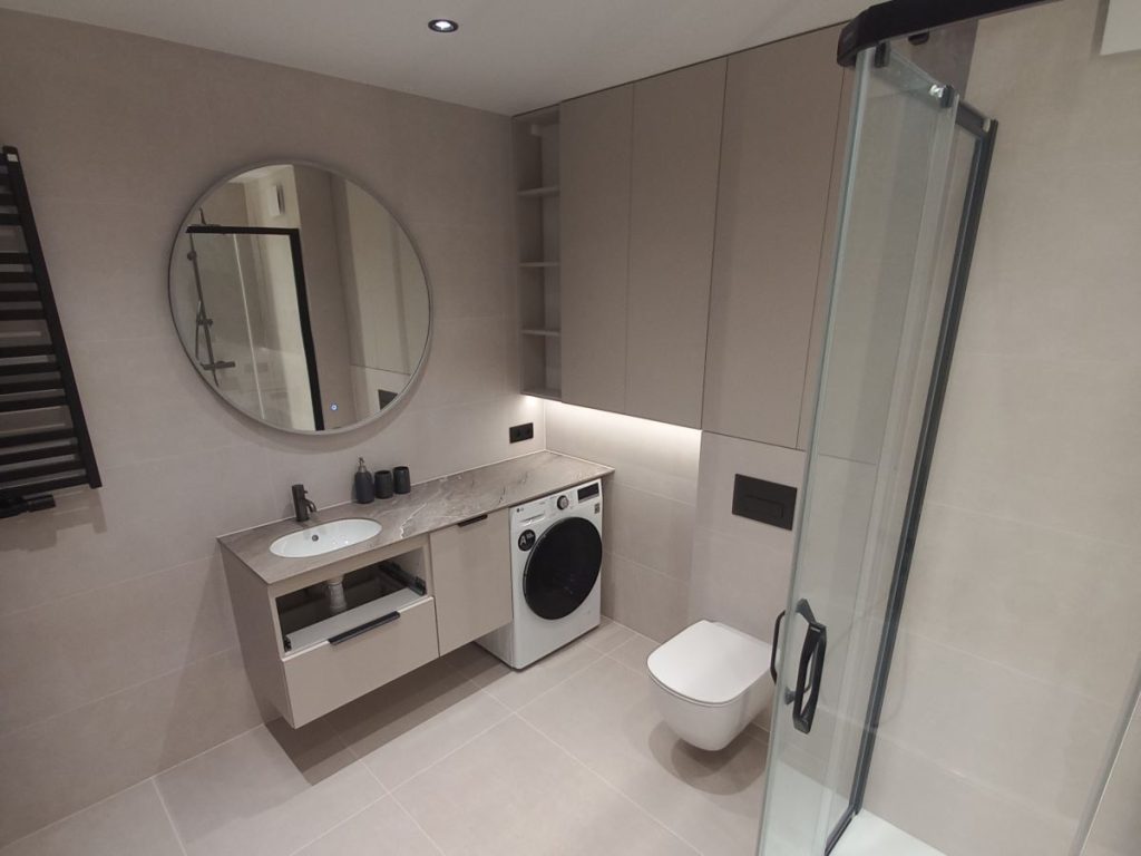 Nowoczesna łazienka z pralką i prysznicem, zabudowa meblowa na wymiar Bokaro Gorzów