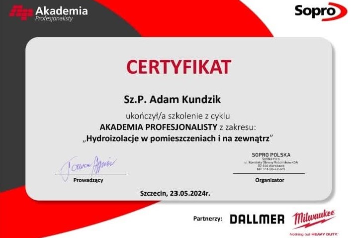 Certyfikat ukończenia szkolenia z cyklu Akademia Profesjonalisty Sopro dla Adama Kundzika z zakresu hydroizolacji w pomieszczeniach i na zewnątrz.